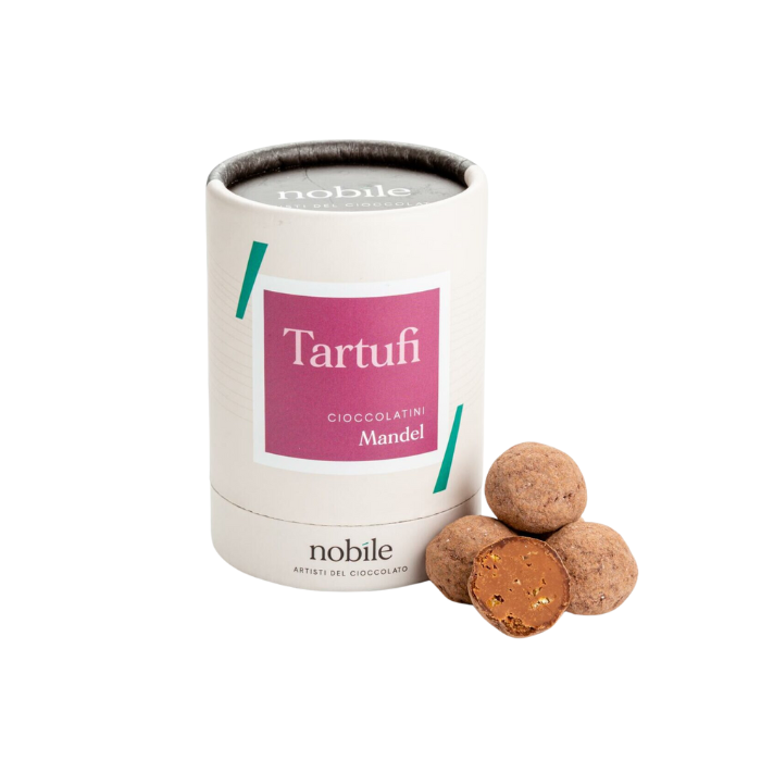 Nobile Mandel Tartufi vor weissem Hintergrund