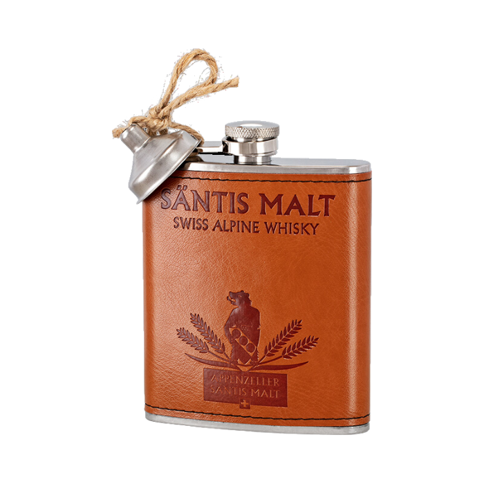 Säntis Malt Whisky Flachmann vor weissem Hintergrund.