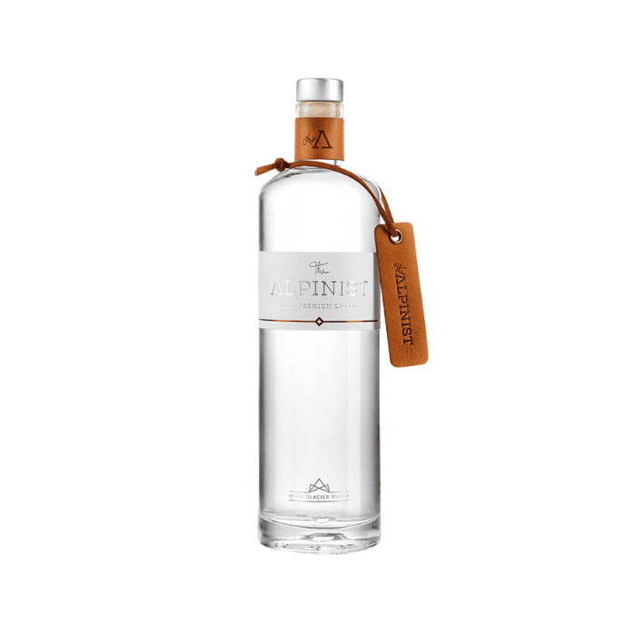 Swiss Premium Dry Gin vor weissem Hintergrund.