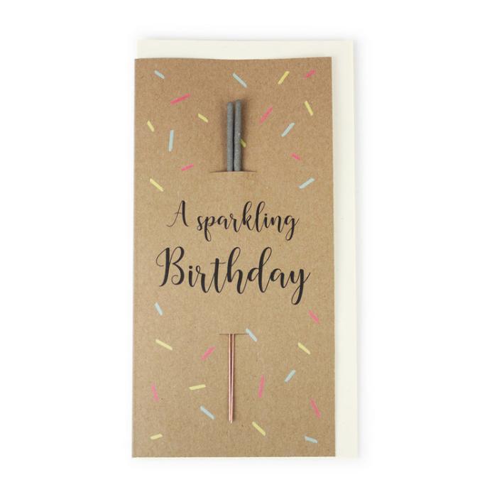 Karte "a spakrling birthday" mit Wunderkerzen vor weissem Hintergrund.