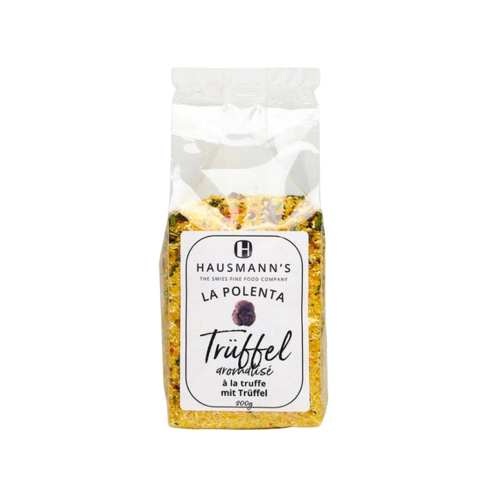 Polenta mit Trüffel vor weissem Hintergrund