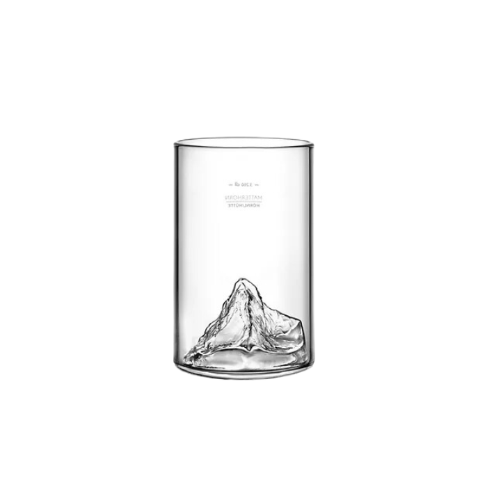 Leeres Half-pint Matterhorn vor weissem Hintergrund