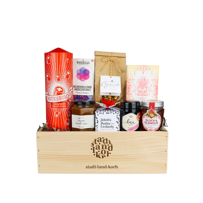 Du bisch Bombe! Geschenkkorb vor weissem Hintergrund