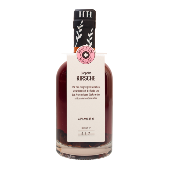 Doppelte Kirsche Edelbrand von Swiss Alpine Distillery vom Haldihof Luzern auf weissem Hintergrund.