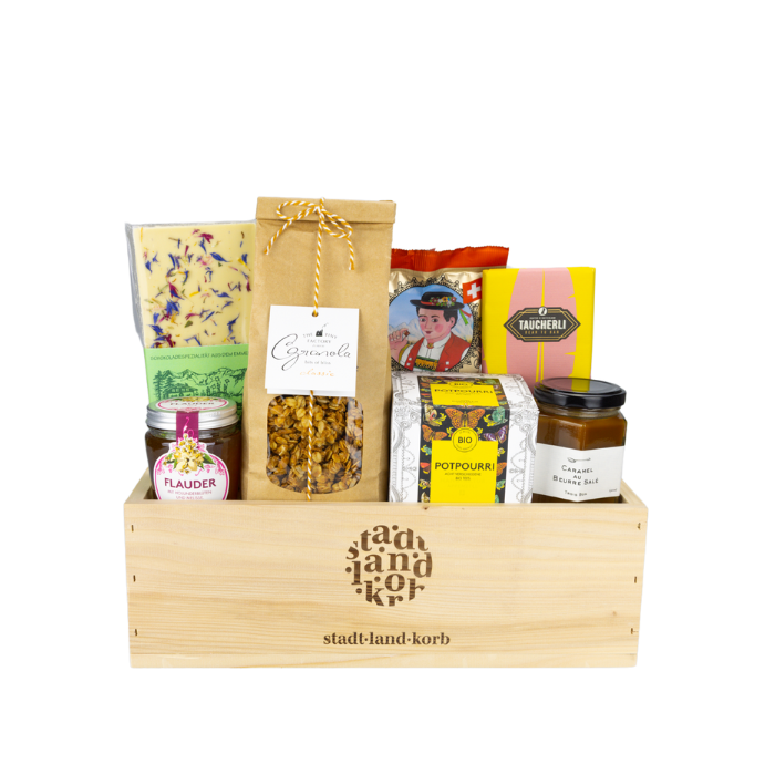 Himmlisch Süss Geschenkkorb vor weissem Hintergrund