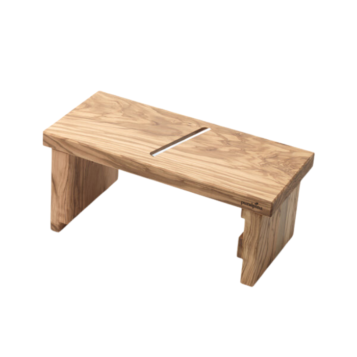 Käsehobel Gross aus Schweizer Handarbeit vor weissem Hintergrund. Material: Olivenbaum