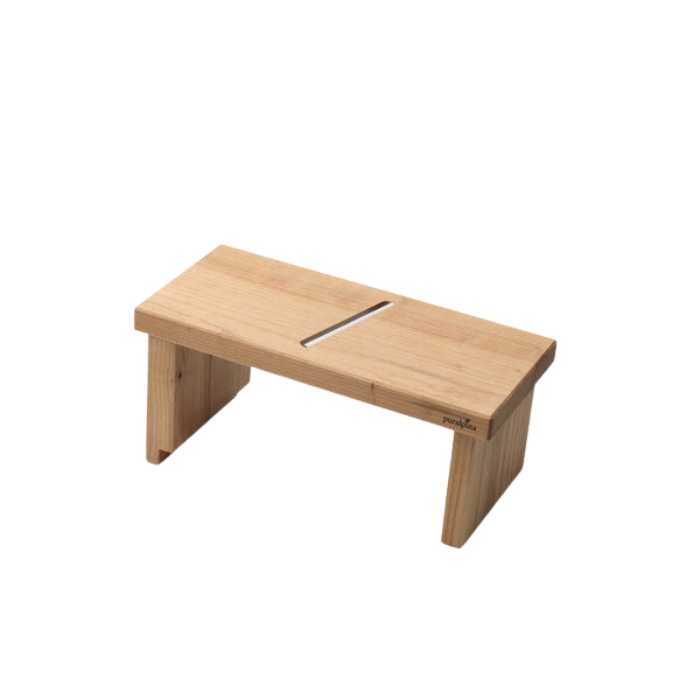 Käsehobel klein aus Schweizer Handarbeit vor weissem Hintergrund. Material: Kirschbaum