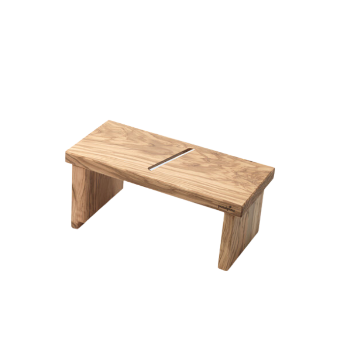 Käsehobel klein aus Schweizer Handarbeit vor weissem Hintergrund. Material: Olivenbaum