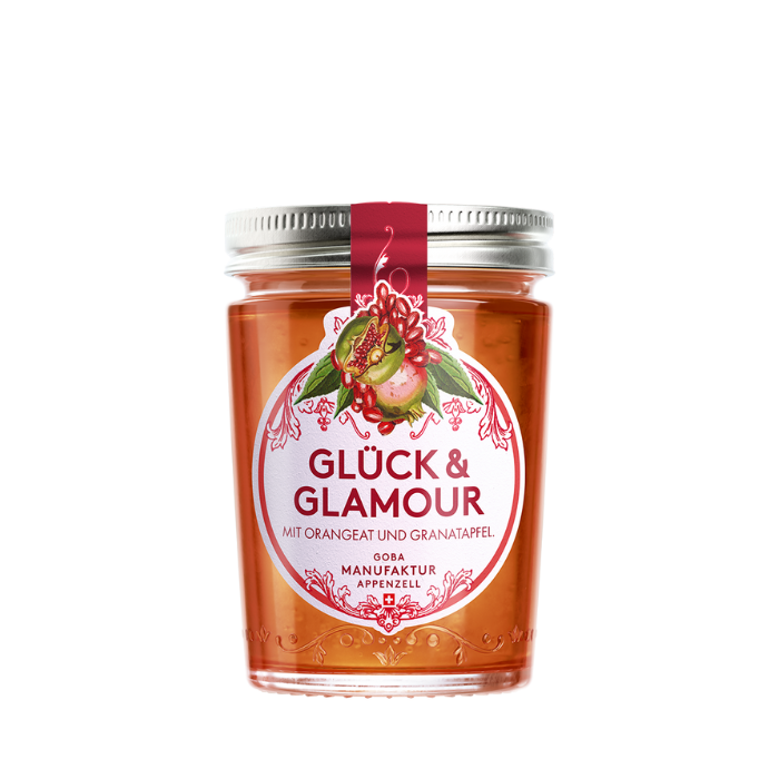Konfitüre ,,Glück & Glamour' mit Granatapfel und Orangeat vor weissem Hintergrund