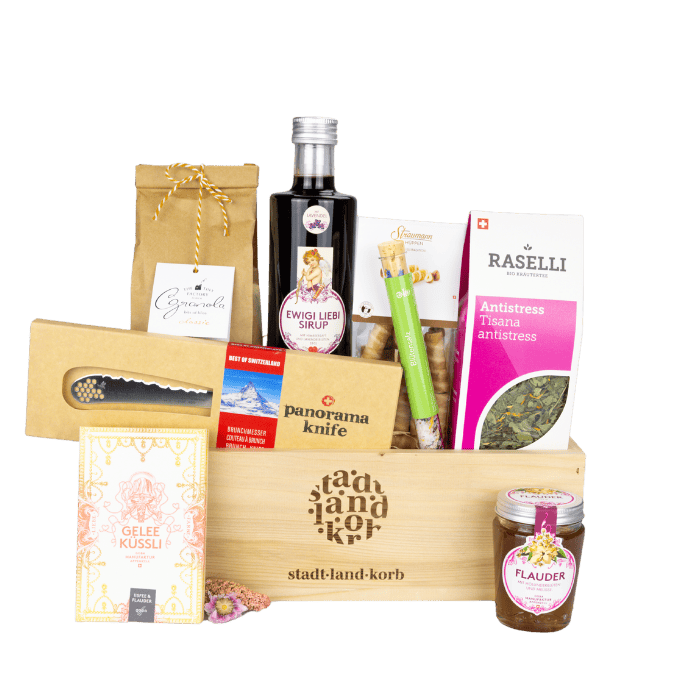 Morgenfreuden Geschenkkorb vor weissem Hintergrund