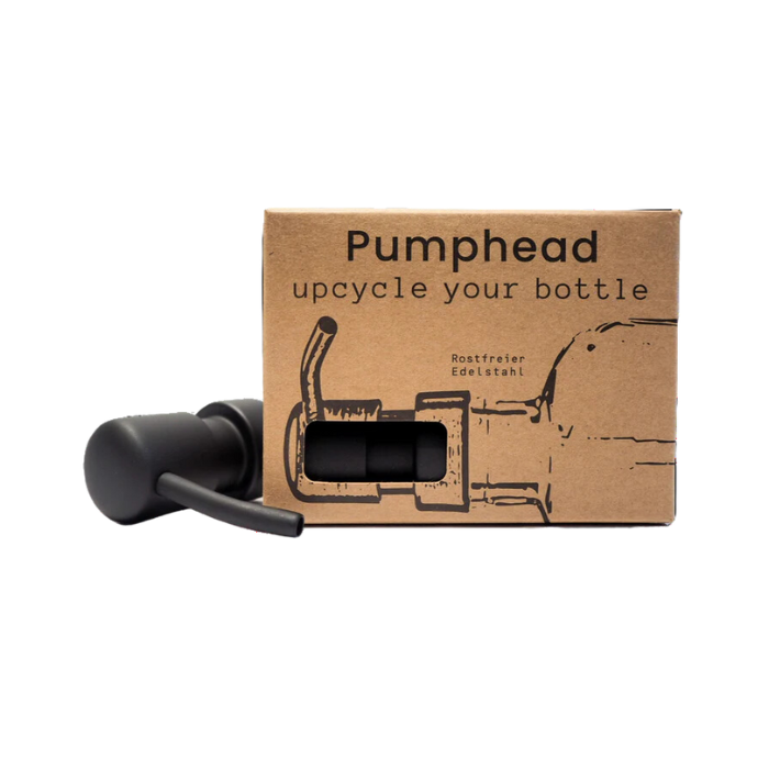 Schwarzer Pumphead und Verpackung vor weissem Hintergrund