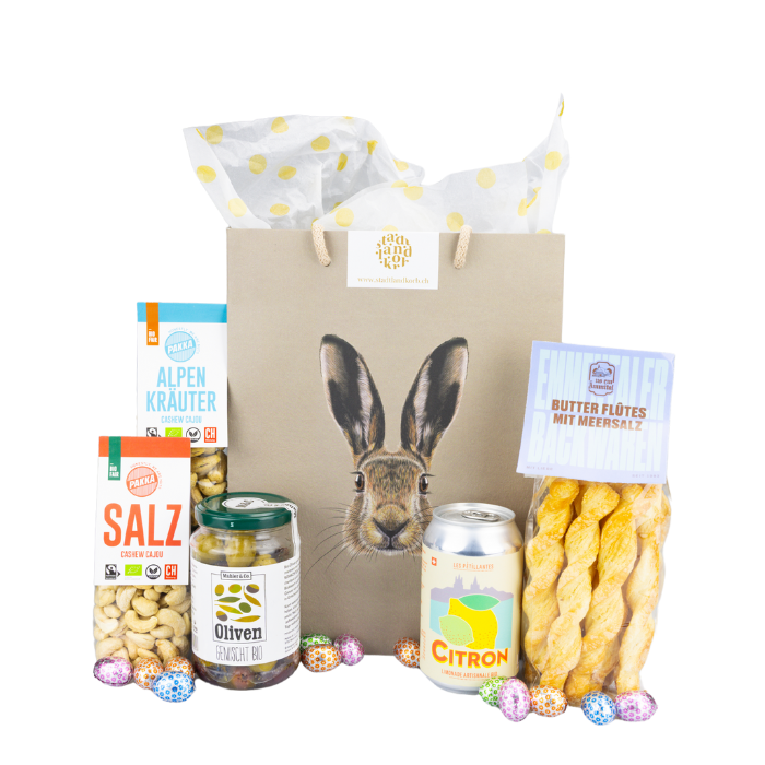 Süss und salzige Osterfreude Geschenktasche vor weissem Hintergrund