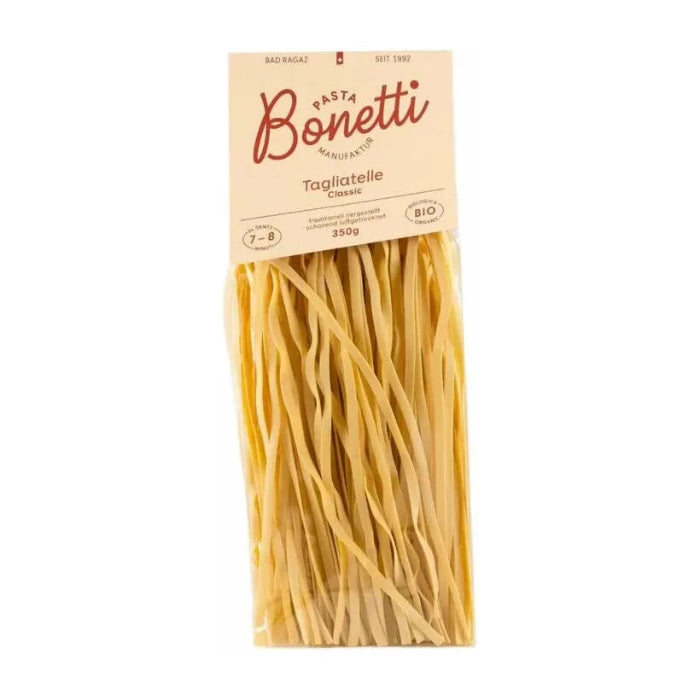 Tagliatelle Classic vor weissem Hintergrund