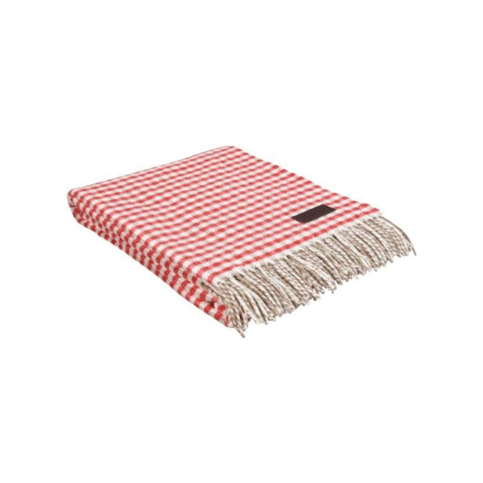 Maloja Plaid Decke Alpenchic vor weissem Hintergrund