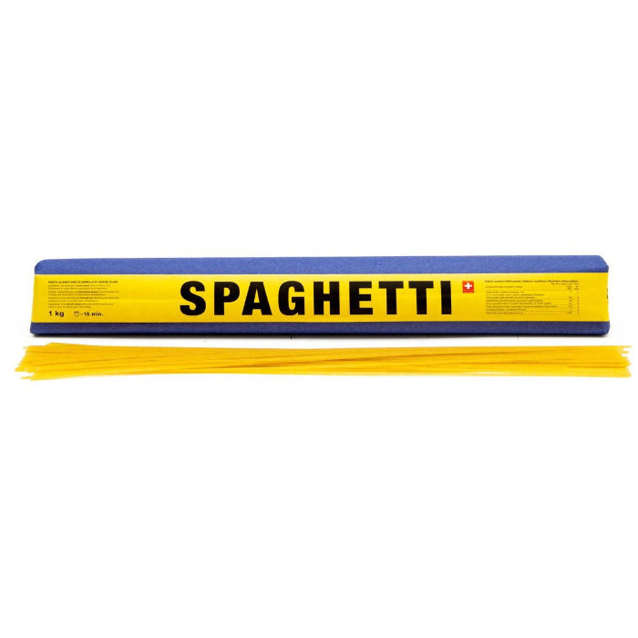 Schweizer Spaghetti aus dem Val Poschiavo  vor weissem Hintergrund